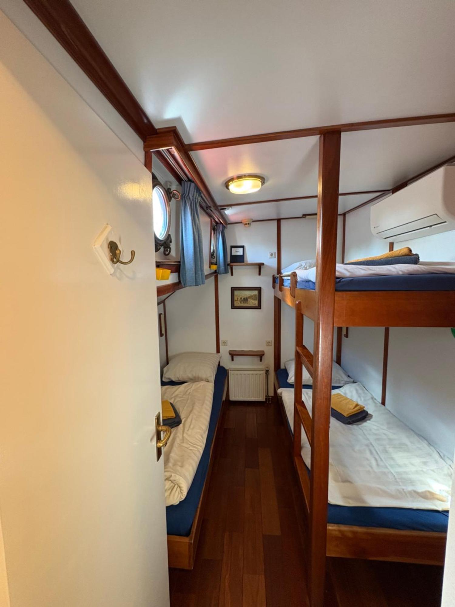 Hotelboot Zwaan Amsterdam Dış mekan fotoğraf
