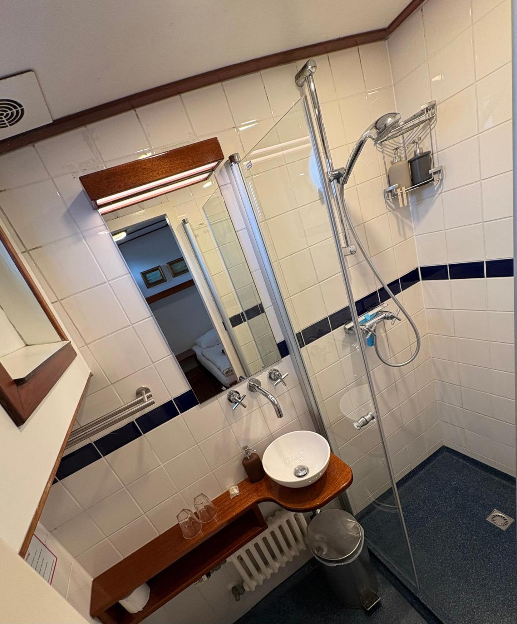 Hotelboot Zwaan Amsterdam Dış mekan fotoğraf